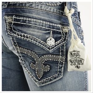 EUC 💎 Rock Revival White & Silver Jeans